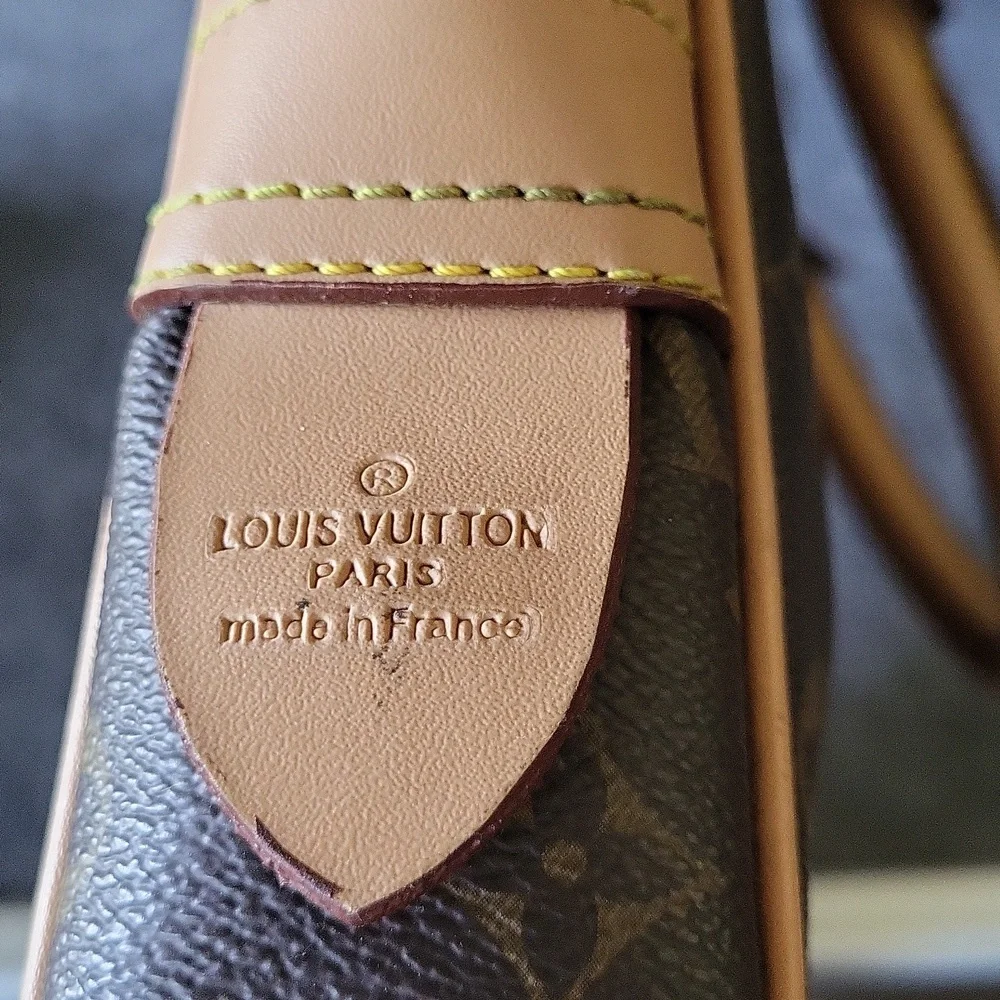 LV Logo briefcase damaged. Peefect For Crafting